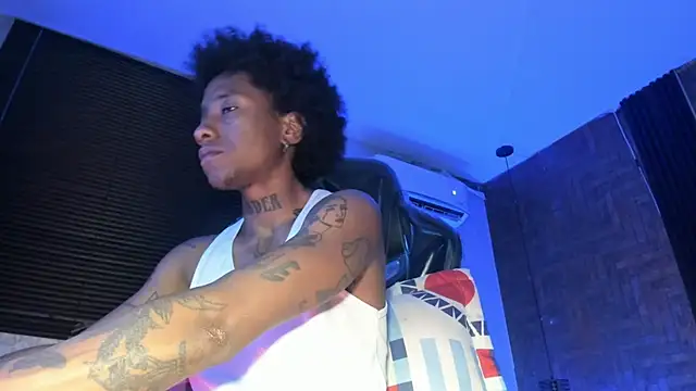 Snapshot of JhonyMiller_ chatting on October 2, 4:30 am JhonyMiller online show from October 2, 4:30 am