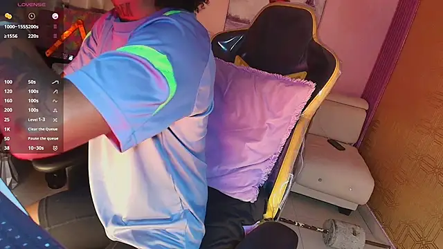 Snapshot of JhonyMiller_ chatting on October 13, 5:24 pm JhonyMiller online show from October 13, 5:24 pm