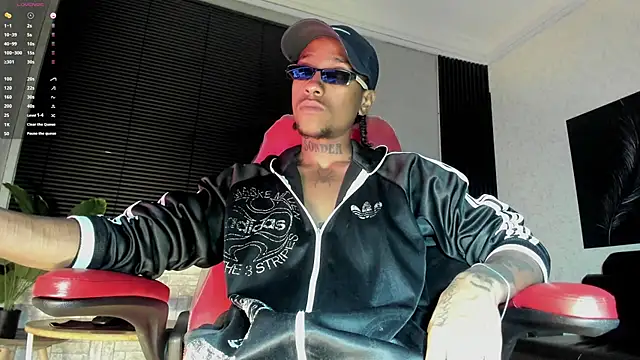 Snapshot of JhonyMiller_ chatting on December 5, 7:54 pm JhonyMiller online show from December 5, 7:54 pm