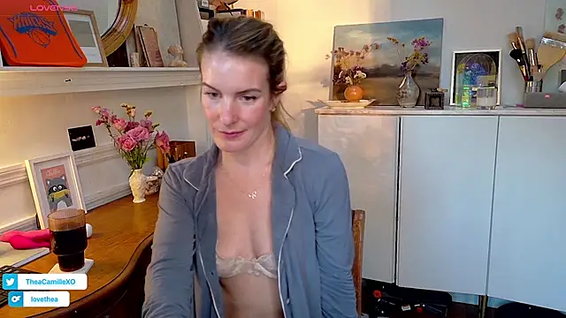 Snapshot of MissTheaCamille chatting on November 2, 9:28 pm MissTheaCamille online show from November 2, 9:28 pm