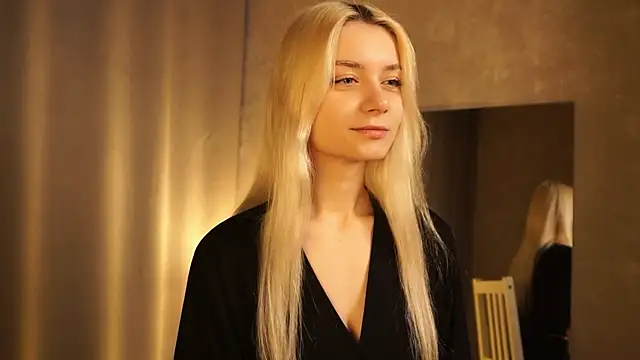 Snapshot of Hi_my_name_is chatting on March 8, 2:51 pm Hi my name is online show from March 8, 2:51 pm