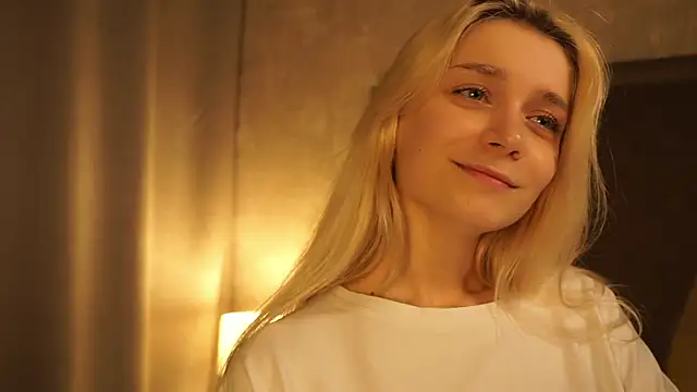 Snapshot of Hi_my_name_is chatting on March 13, 3:28 pm Hi my name is online show from March 13, 3:28 pm