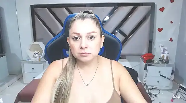 Snapshot of natalia5560 chatting on January 21, 1:32 pm natalia5560 online show from January 21, 1:32 pm