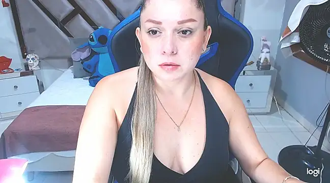 Snapshot of natalia5560 chatting on February 9, 1:35 pm natalia5560 online show from February 9, 1:35 pm