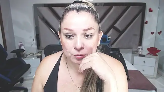 Snapshot of natalia5560 chatting on February 17, 2:04 pm natalia5560 online show from February 17, 2:04 pm