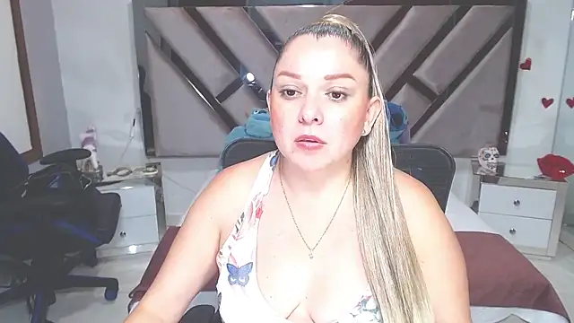 Snapshot of natalia5560 chatting on February 22, 6:19 pm natalia5560 online show from February 22, 6:19 pm