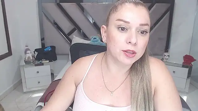 Snapshot of natalia5560 chatting on March 11, 5:57 pm natalia5560 online show from March 11, 5:57 pm