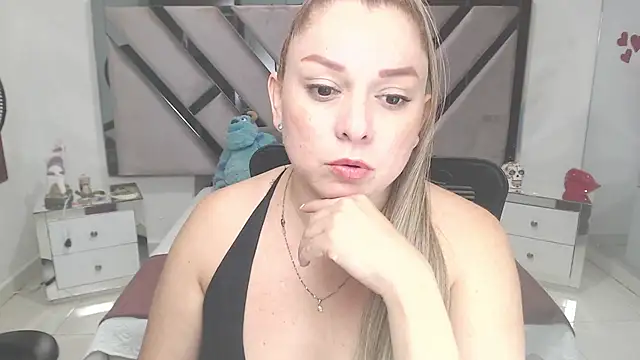 Snapshot of natalia5560 chatting on March 13, 1:40 pm natalia5560 online show from March 13, 1:40 pm