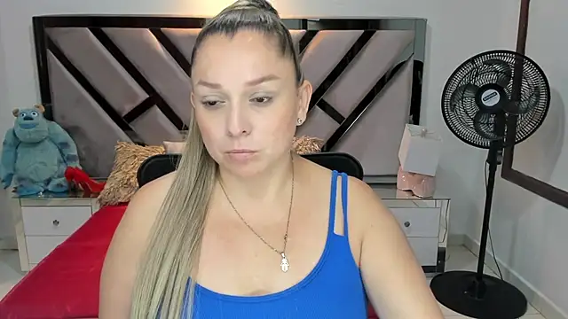 Snapshot of natalia5560 chatting on September 14, 12:37 pm natalia5560 online show from September 14, 12:37 pm