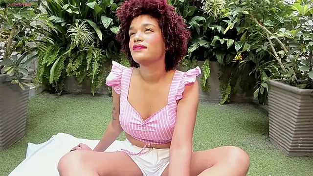 loladupont online show from February 8, 11:55 am