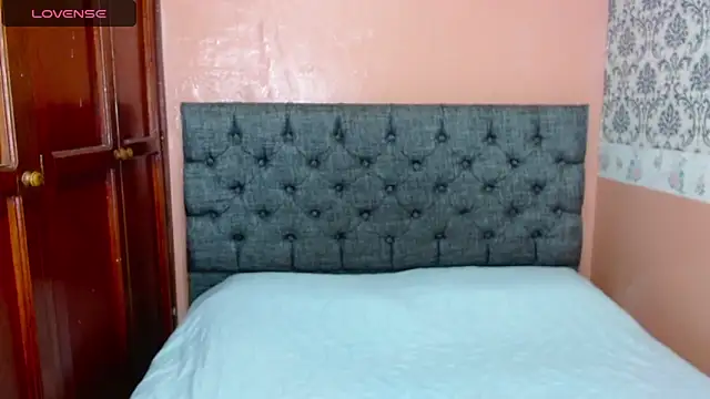 Snapshot of Crystal_Walls chatting on March 21, 6:29 pm Crystal Walls online show from March 21, 6:29 pm