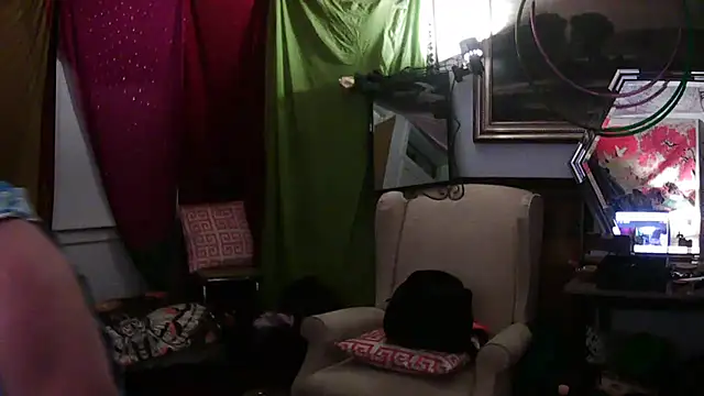 Snapshot of SilverandFox chatting on March 6, 12:30 pm SilverandFox online show from March 6, 12:30 pm