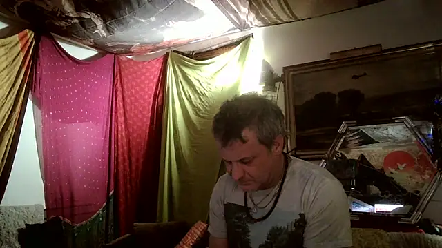 Snapshot of SilverandFox chatting on March 21, 1:34 pm SilverandFox online show from March 21, 1:34 pm