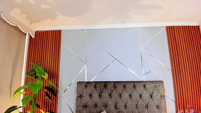 Snapshot of charlottee_white chatting on December 16, 8:25 pm charlottee white online show from December 16, 8:25 pm