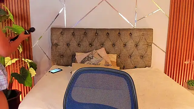 charlottee white online show from January 8, 11:07 pm