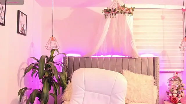 Snapshot of vanesa_moon__ chatting on February 14, 12:09 am vanesa moon online show from February 14, 12:09 am