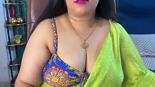 Snapshot of FlatVincy4 chatting on July 6, 3:25 pm FlatVincy4 online show from July 6, 3:25 pm