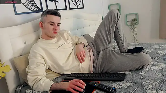 Snapshot of Devin_Jay chatting on February 9, 7:41 pm Devin Jay online show from February 9, 7:41 pm