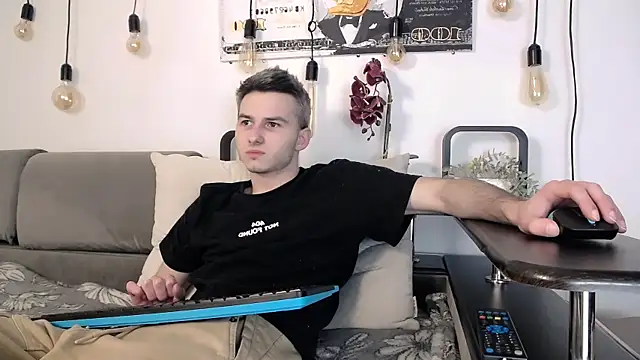 Snapshot of Devin_Jay chatting on March 19, 7:40 am Devin Jay online show from March 19, 7:40 am