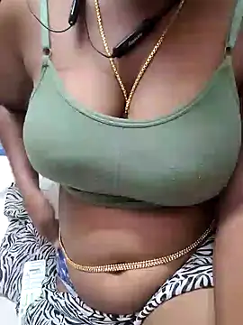 Snapshot of Tamilbigboobie chatting on December 23, 10:55 pm Tamilbigboobie online show from December 23, 10:55 pm