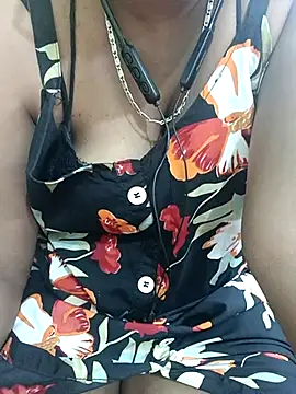 Snapshot of Tamilbigboobie chatting on March 6, 11:25 am Tamilbigboobie online show from March 6, 11:25 am