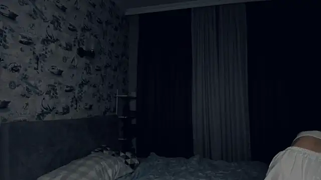 Snapshot of LilianGrindle chatting on February 7, 6:24 pm LilianGrindle online show from February 7, 6:24 pm