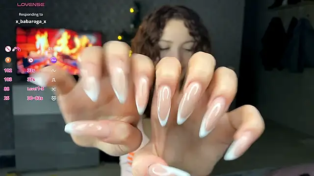 Snapshot of LilianGrindle chatting on November 28, 7:27 pm LilianGrindle online show from November 28, 7:27 pm