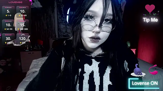 Snapshot of chloe_crystall_killer chatting on October 27, 12:26 am chloe crystall killer online show from October 27, 12:26 am