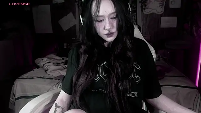 Snapshot of chloe_crystall_killer chatting on March 7, 10:40 pm chloe crystall killer online show from March 7, 10:40 pm