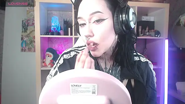 Snapshot of chloe_crystall_killer chatting on August 9, 6:29 am chloe crystall killer online show from August 9, 6:29 am