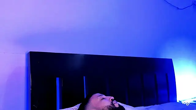 Snapshot of BradLeon_ chatting on March 22, 3:52 am BradLeon  online show from March 22, 3:52 am