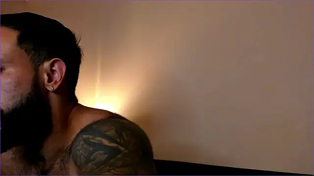 Snapshot of BradLeon_ chatting on October 6, 6:49 pm BradLeon  online show from October 6, 6:49 pm