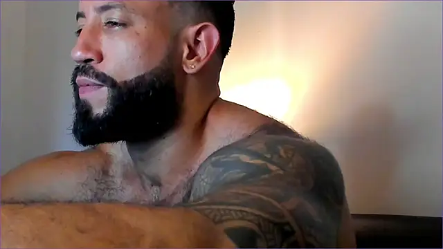 Snapshot of BradLeon_ chatting on October 15, 1:00 pm BradLeon  online show from October 15, 1:00 pm