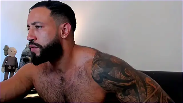 Snapshot of BradLeon_ chatting on October 17, 7:49 pm BradLeon  online show from October 17, 7:49 pm