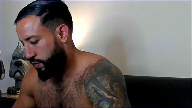 Snapshot of BradLeon_ chatting on October 29, 10:11 pm BradLeon  online show from October 29, 10:11 pm