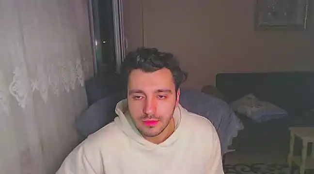 Snapshot of handsomeee04 chatting on January 13, 1:45 am handsomeee04 online show from January 13, 1:45 am