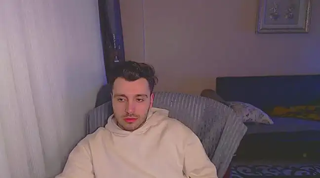 Snapshot of handsomeee04 chatting on March 7, 2:04 am handsomeee04 online show from March 7, 2:04 am