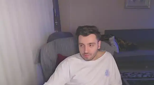 Snapshot of handsomeee04 chatting on March 8, 2:23 am handsomeee04 online show from March 8, 2:23 am