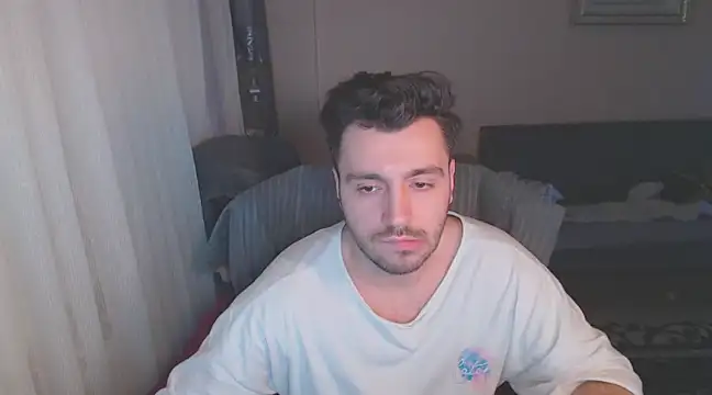 Snapshot of handsomeee04 chatting on March 10, 2:17 am handsomeee04 online show from March 10, 2:17 am