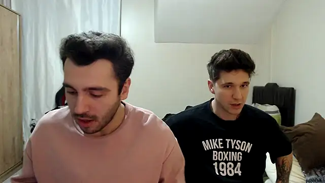 Snapshot of handsomeee04 chatting on October 31, 7:59 pm handsomeee04 online show from October 31, 7:59 pm