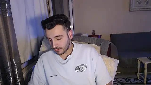 Snapshot of handsomeee04 chatting on November 10, 9:47 pm handsomeee04 online show from November 10, 9:47 pm