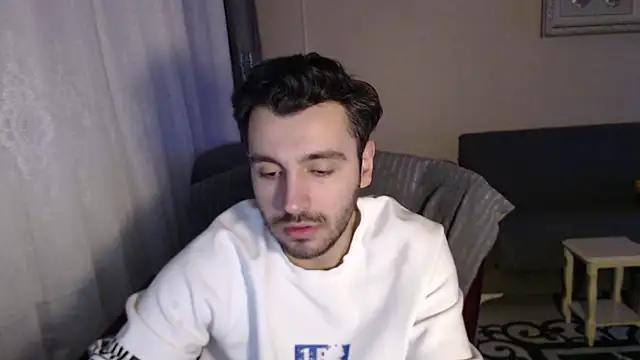 Snapshot of handsomeee04 chatting on December 3, 9:57 pm handsomeee04 online show from December 3, 9:57 pm