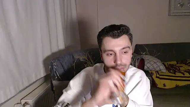 handsomeee04 online show from February 14, 1:46 am