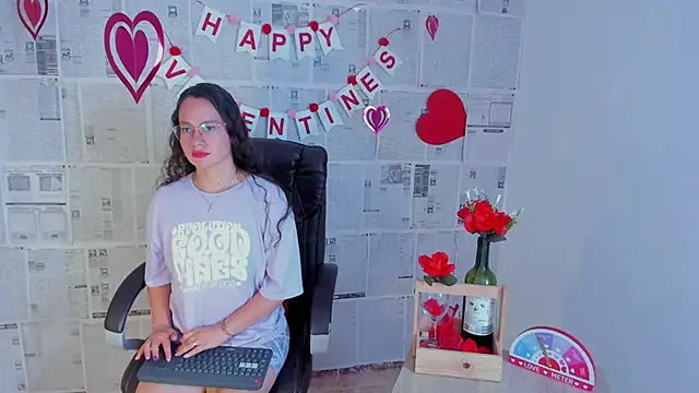 emmaTorres1 online show from February 12, 8:07 pm