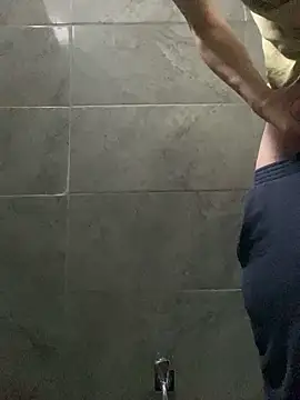 Snapshot of ekskekejejej chatting on November 5, 9:59 pm ekskekejejej online show from November 5, 9:59 pm