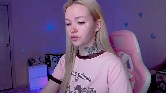 Snapshot of Naughty_Mable chatting on May 5, 1:02 am Naughty Mable online show from May 5, 1:02 am