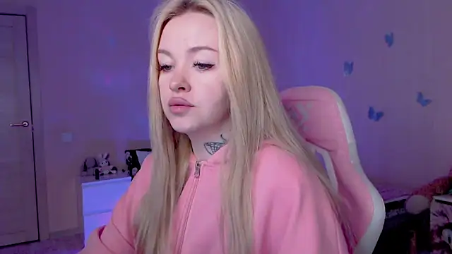 Snapshot of Naughty_Mable chatting on May 6, 12:19 am Naughty Mable online show from May 6, 12:19 am
