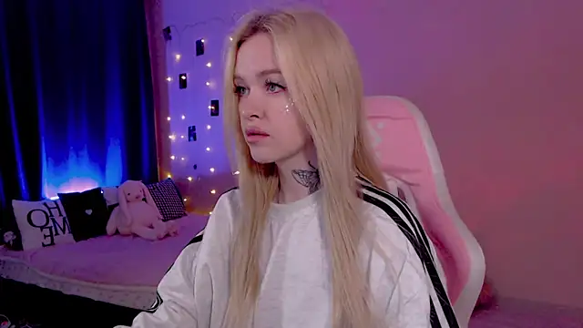 Snapshot of Naughty_Mable chatting on May 14, 1:01 am Naughty Mable online show from May 14, 1:01 am