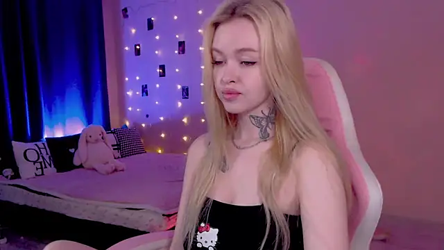 Snapshot of Naughty_Mable chatting on May 22, 12:40 am Naughty Mable online show from May 22, 12:40 am