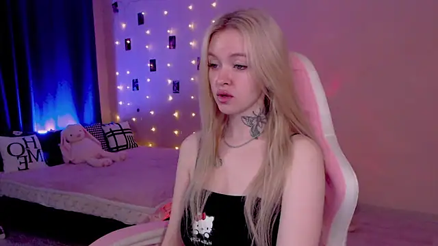 Snapshot of Naughty_Mable chatting on May 26, 12:50 am Naughty Mable online show from May 26, 12:50 am